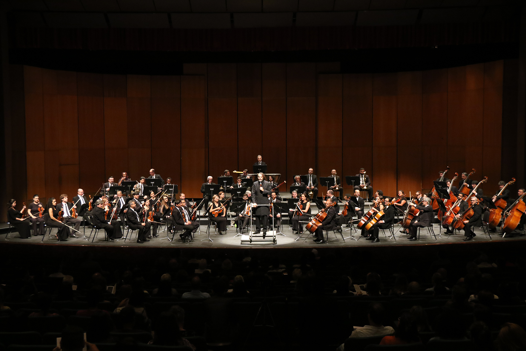 Orquestra Sinf Nica E Coral L Rico De Minas Gerais Realizam Concerto