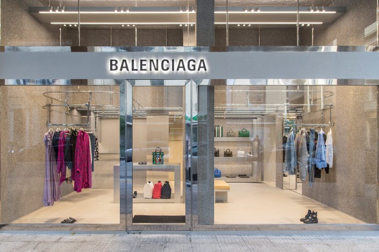 Balenciaga abre sua primeira loja no Brasil - ADNEWS