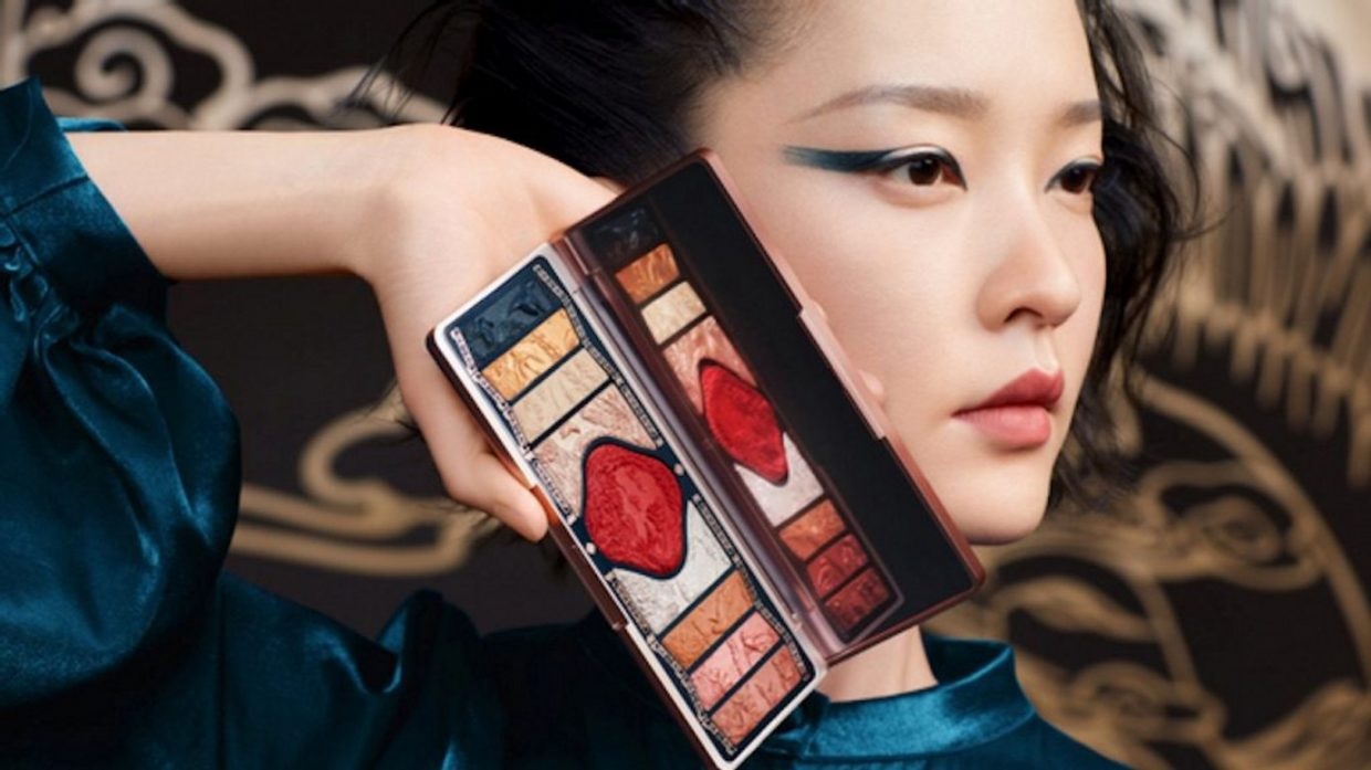 Marca chinesa mistura arte e beleza em linha de maquiagem de luxo - Blog  Ana Cláudia Thorpe