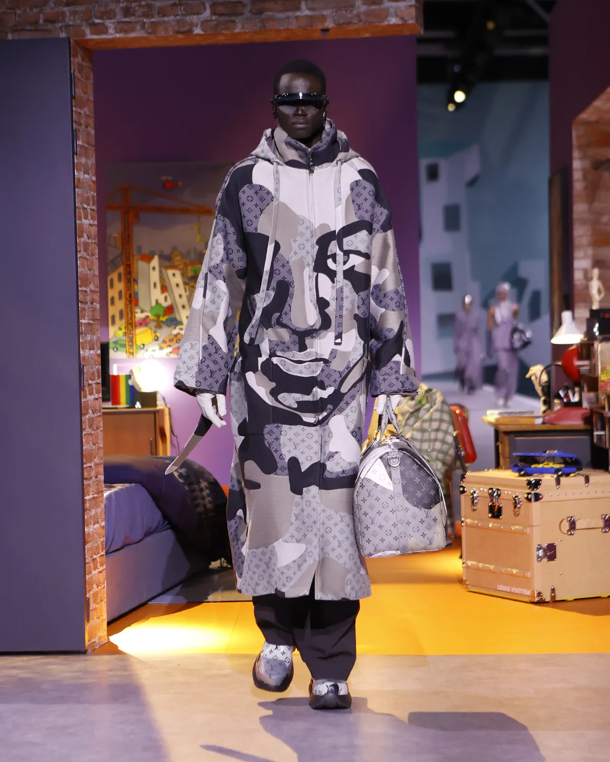 Louis Vuitton recria história fashionista do crescimento humano