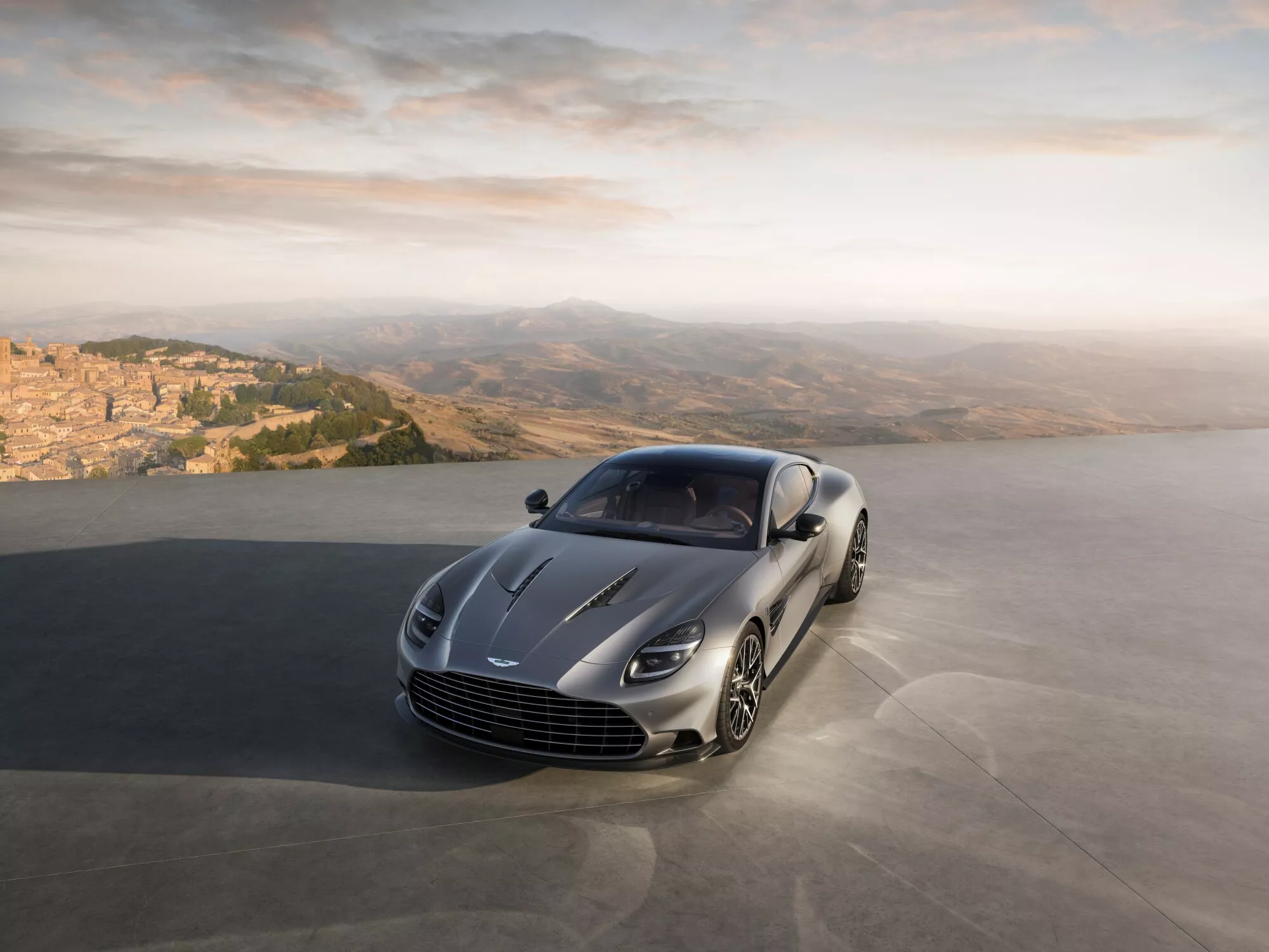 Aston Martin traz edição limitada que celebra mais de duas décadas do Vanquish