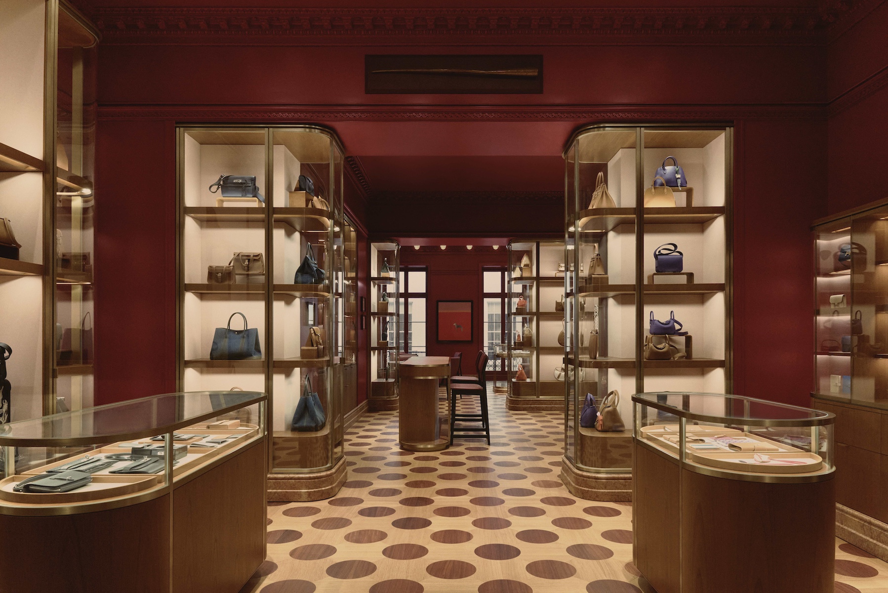 Hermès destaca seu patrimônio histórico inaugurando loja grandiosa em Londres