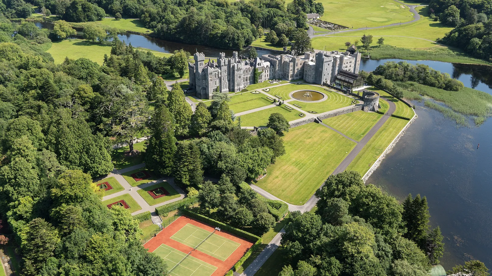 Castelo de Ashford recebe título de hotel mais bonito do mundo situado na Irlanda